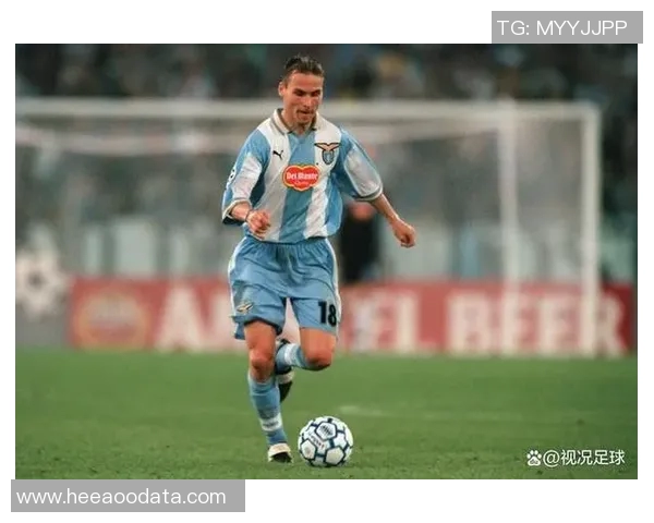 美国足球明星金发的魅力与成就揭示了运动员的风采与个性 美国足球明星金发的魅力与成就揭示了运动员的风采与个性