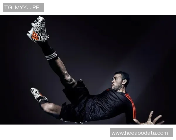 足球明星赛场发型大赏各式风格尽显个性魅力与时尚态度 足球明星赛场发型大赏各式风格尽显个性魅力与时尚态度